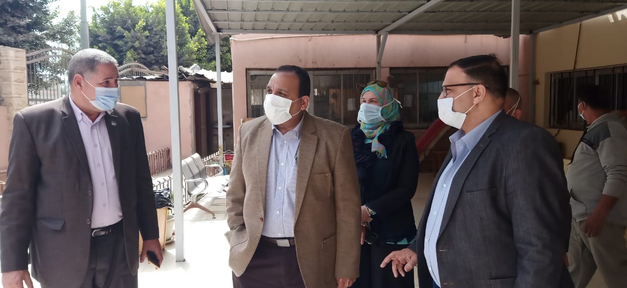 بالصور: نائب رئيس جامعة بنها يتفقد سير الامتحانات بكليتي التمريض والتربية النوعية