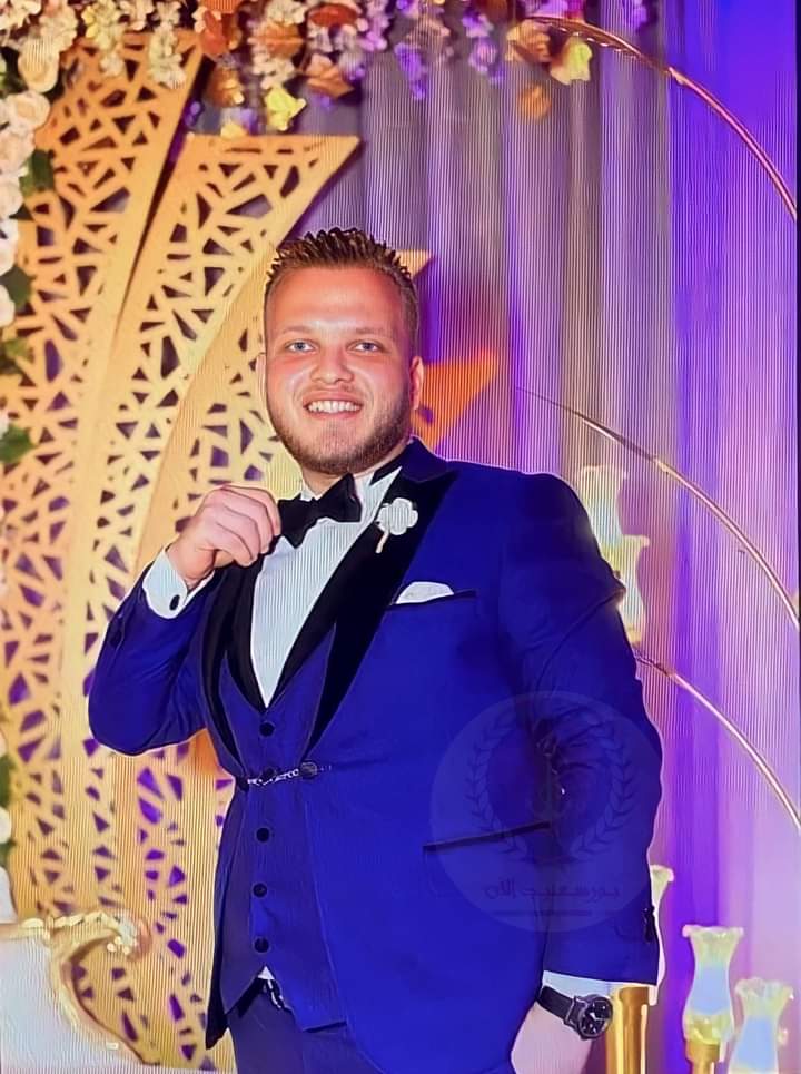 تشييع جثمان الشاب الذي توفي خلال حفل خطوبته.. وخطيبته تنهار من الرحيل المفاجئ