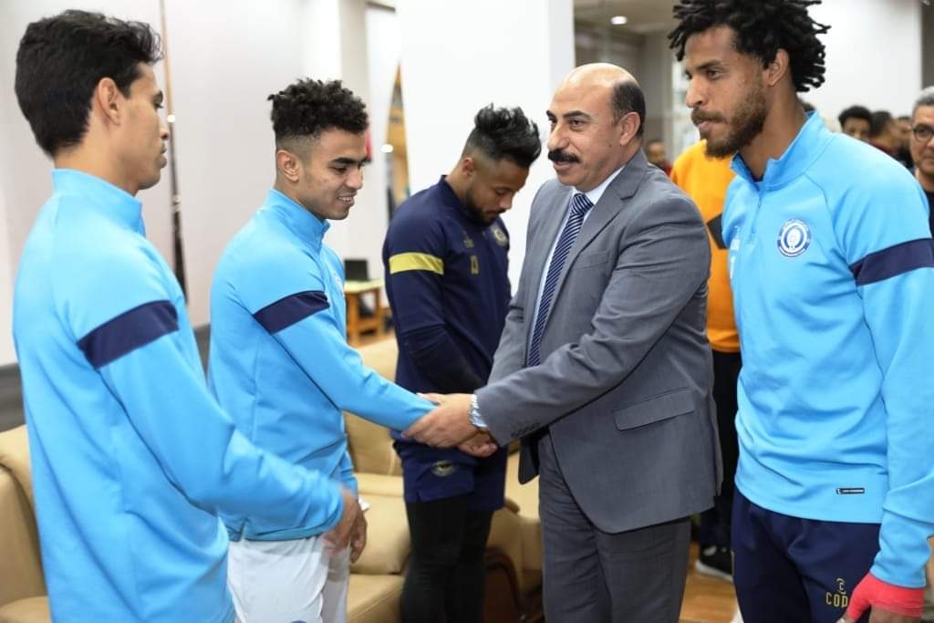 محافظ أسوان يلتقى بفريق كرة القدم لنادى أسوان .. ويؤكد دعمه المتواصل 