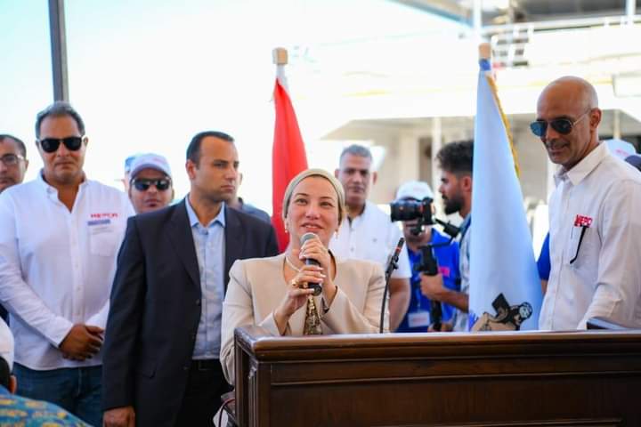 وزيرة البيئة ومحافظ البحر الأحمر بحضور ٥ وزراء بيئة من الدول العربية (الأردن - الصومال - جيبوتى - السودان - اليمن) يشهدون مراسم إطلاق أول ثلاثة مواقع غوص جديدة بسواحل مدينة الغردقة لحماية الشعب المرجانية