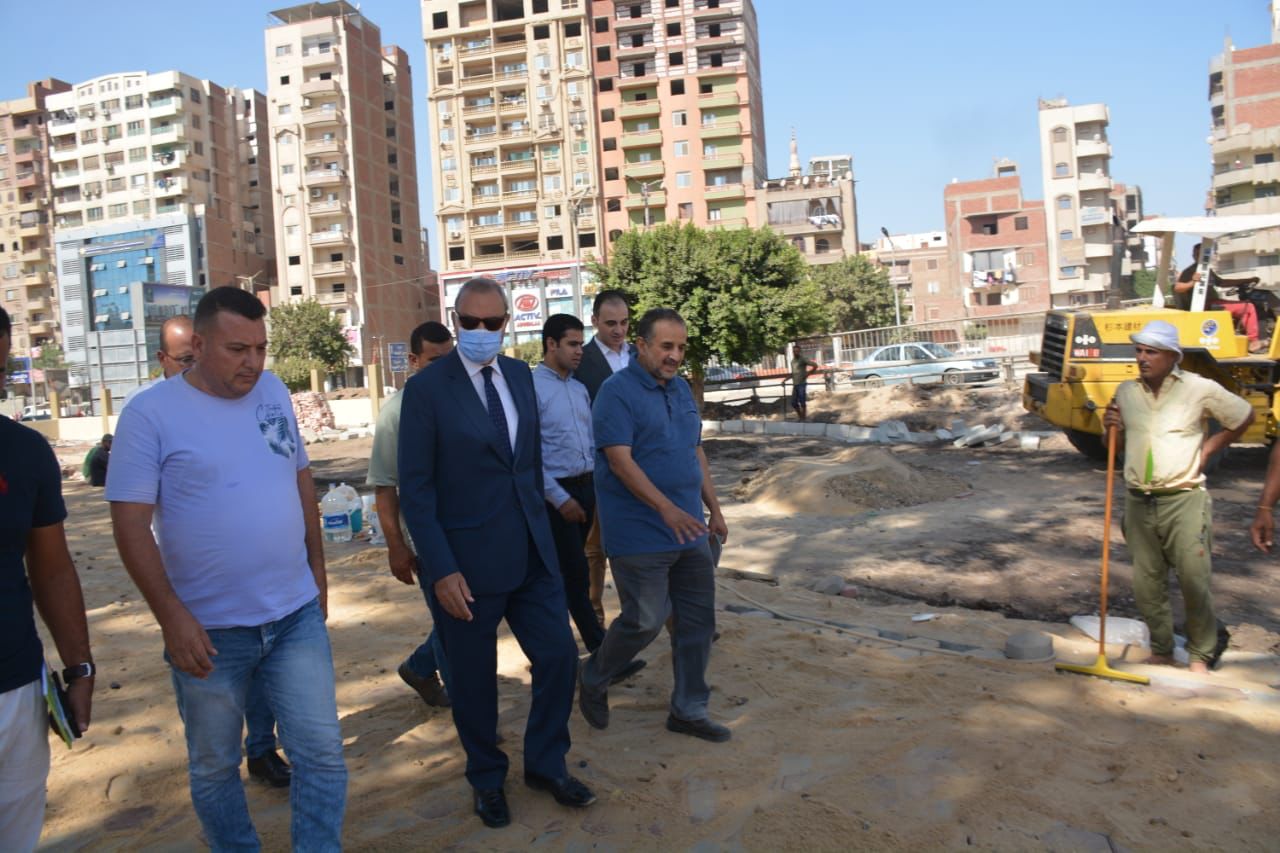 محافظ القليوبية يقوم بجولة تفقدية بمدينتي بنها والخصوص لمتابعة المشروعات وأعمال النظافة والإشغالات بالشوارع الداخلية والمحا
