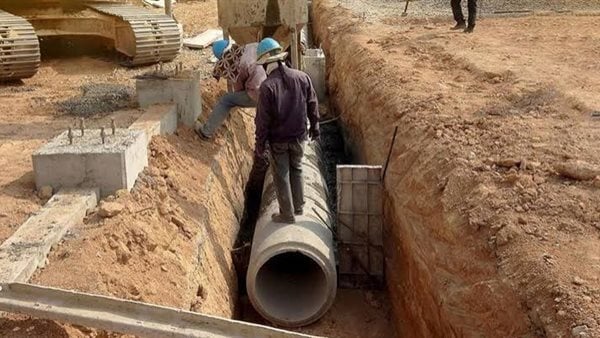 محافظ البحر الأحمر يشدد على سرعة تنفيذ مقايسات الصرف الصحي