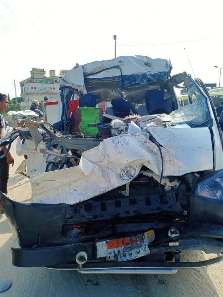 بالصور: مصرع 7 أشخاص وإصابة 7 آخرين في حادث تصادم