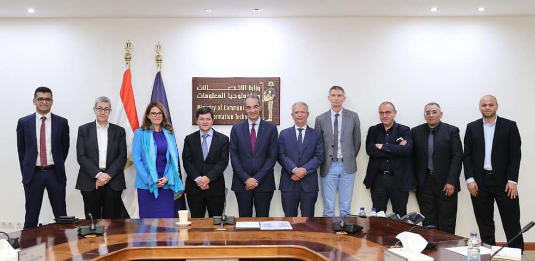 تعزيز مكانة مصر فى مجالات القيمة المضافة وزيادة تنافسيتها فى تصميم وتصنيع الإلكترونيات