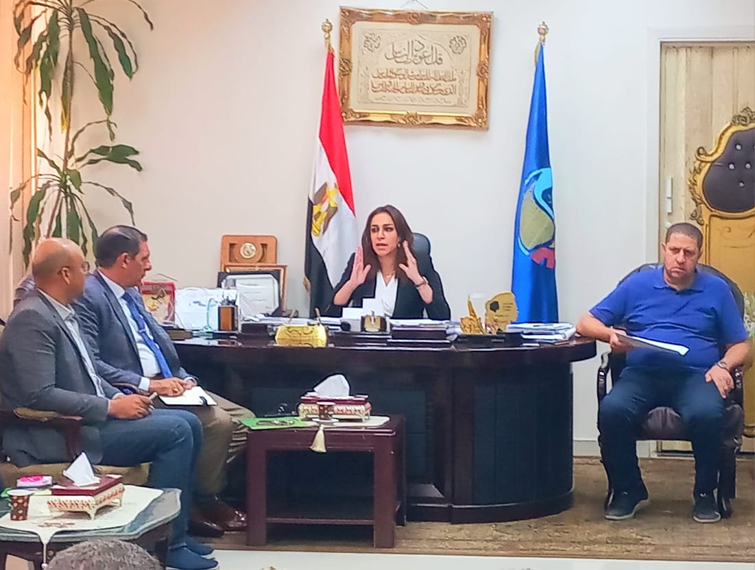 نائب محافظ البحيرة تعقد إجتماعاً موسعاً مع مسئولى الزراعة والرى بنطاق المحافظة