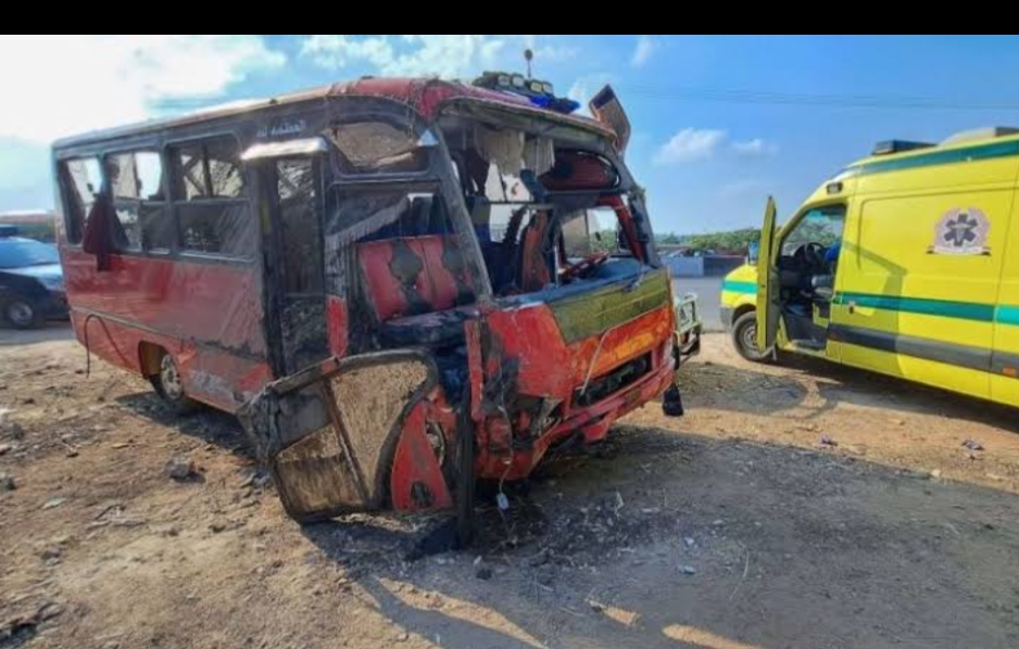 مصرع 11 شخصا وإصابة 27 آخرين في حادث تصادم بطريق الزعفرانة