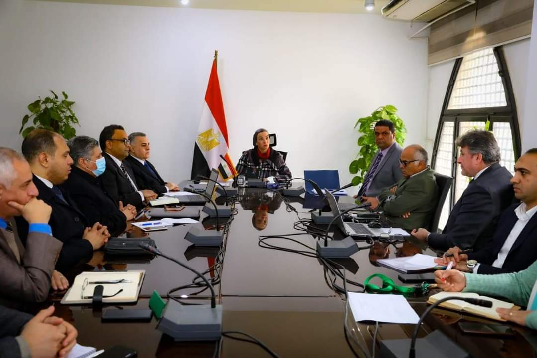 وزيرة البيئة تبحث آخر مستجدات تنفيذ أول مشروع لتحويل المخلفات لطاقة كهربية بالجيزة