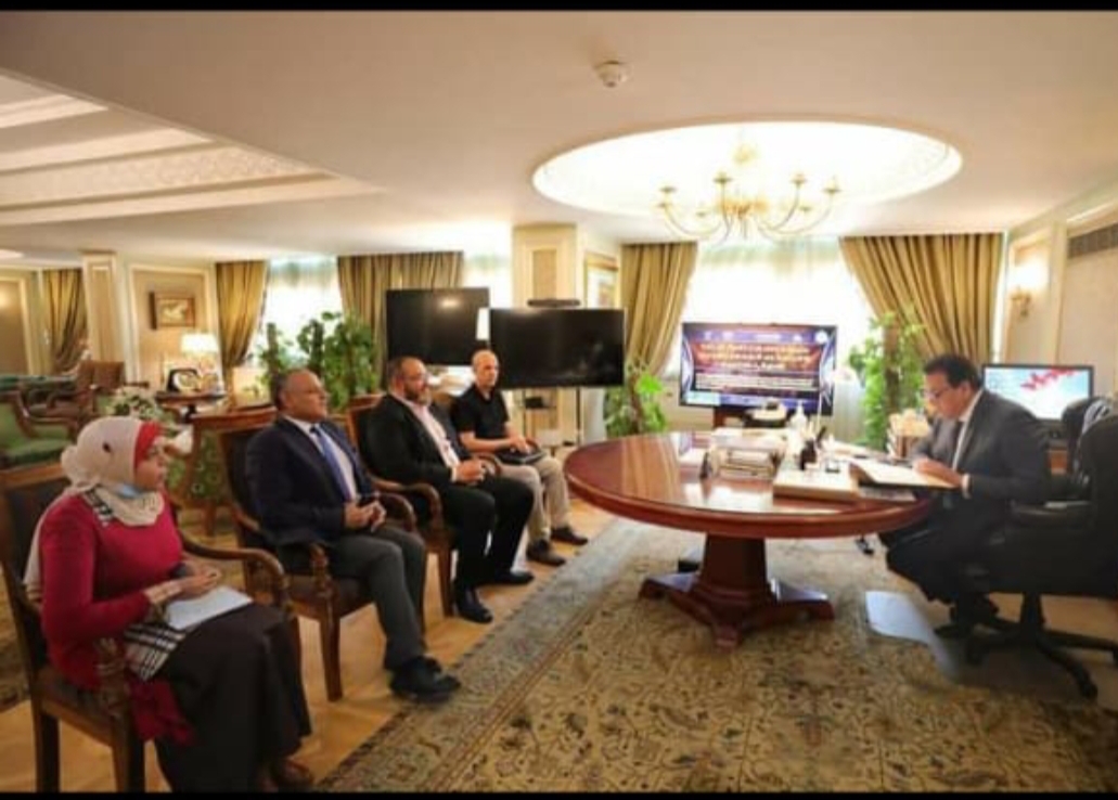 وزير التعليم العالي يبحث سبل التعاون العلمي والبحثي مع ممثل جامعة أريزونا الأمريكية