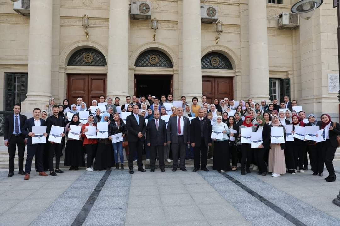 وزارة المالية..تكريم دفعة جديدة من الذين خضعوا لبرنامج تدريبي بالوزارة وتأهيلهم لسوق العمل.. في «تجارة القاهرة»