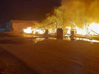 السيطرة على حريق بالسوق التجاري في الشلاتين بعد التهامه 3 أكشاك خشب