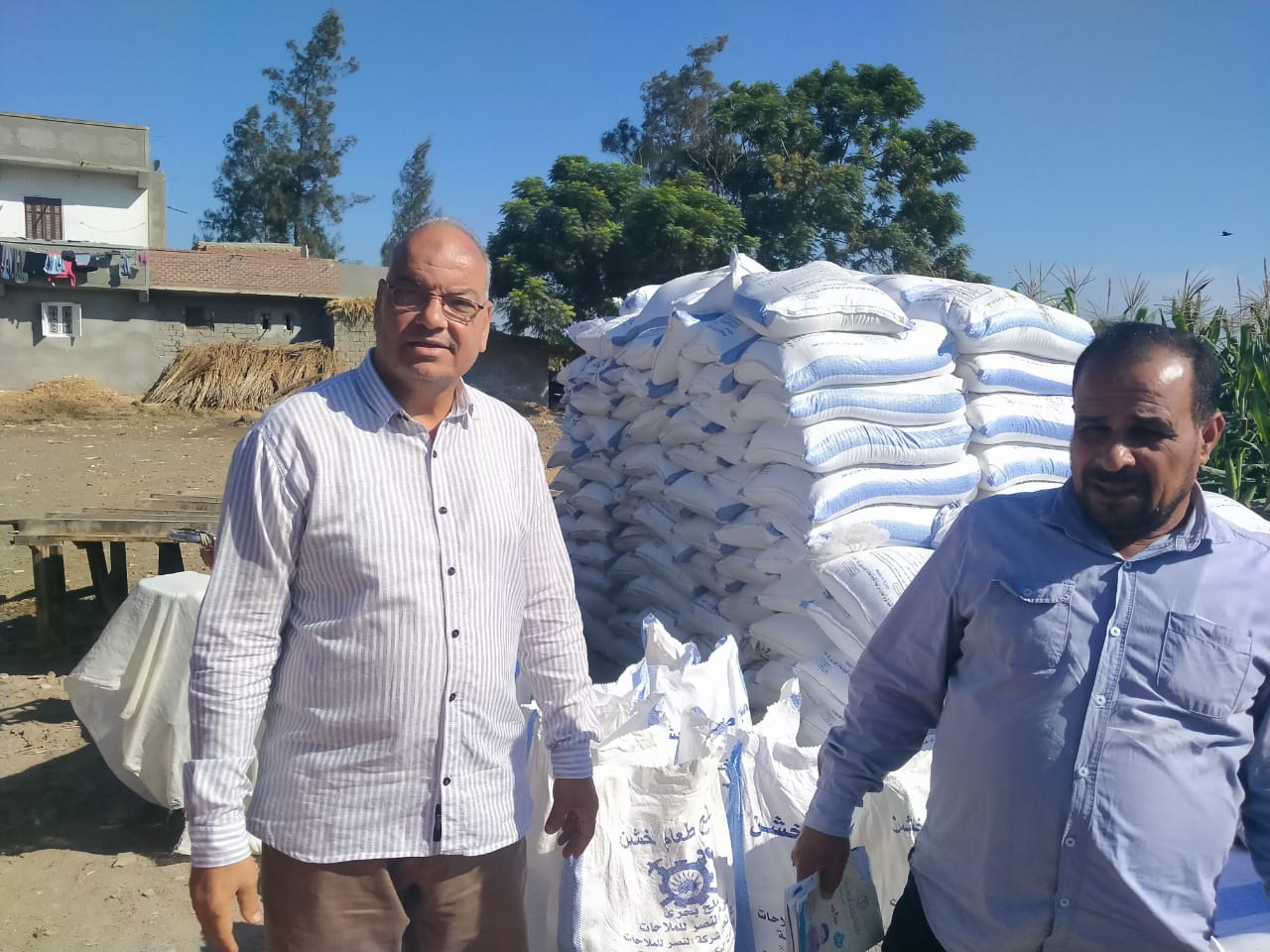 تموين البحيرة...ضبط 3 طن ملح طعام مجهول المصدر ومواد غذائية منتهية الصلاحية 