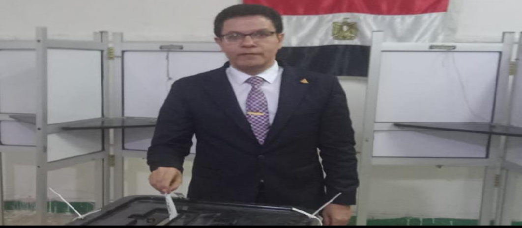 رئيس جامعة بنها يدلي بصوته في الانتخابات الرئاسية .. ويؤكد المشاركة واجب وطنى