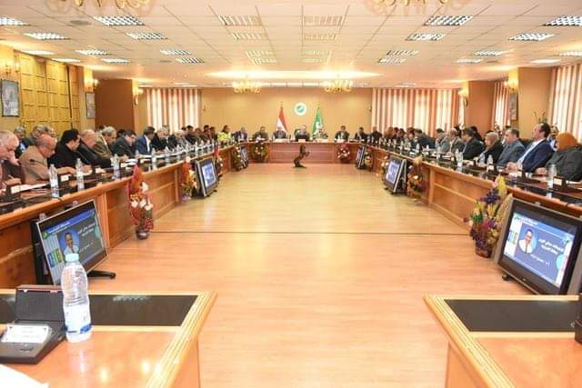 محافظ الشرقية لرؤساء المدن: "اللى مش قادر يشتغل يقدم اعتذار"