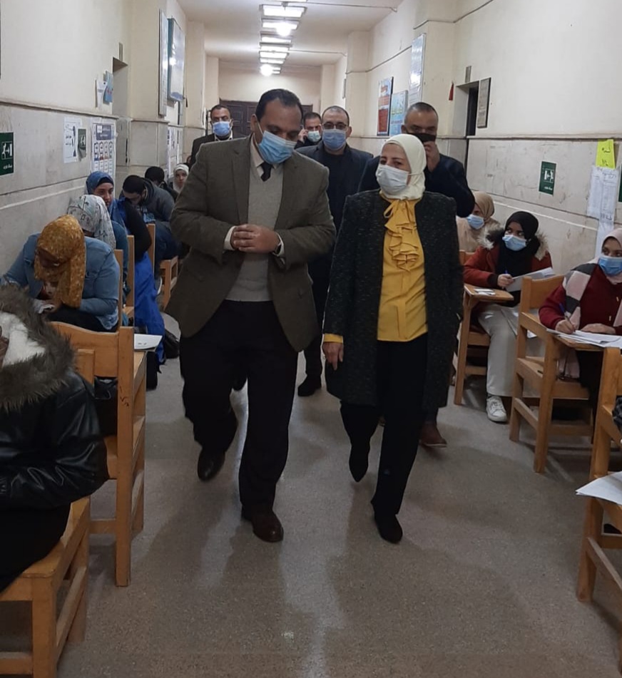 نائب رئيس جامعة بنها لشئون التعليم والطلاب يتابع سير الامتحانات بكليات التربية والتربية النوعية والعلوم