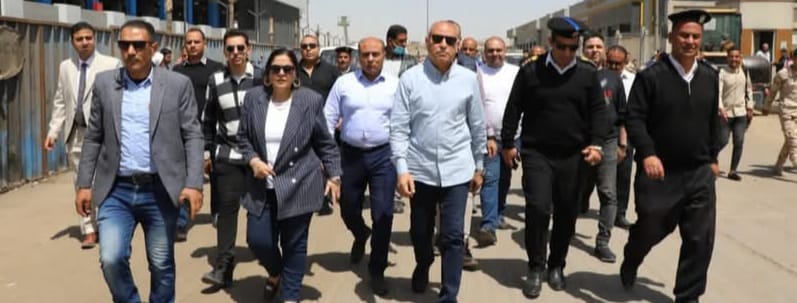 محافظ القاهرة يتفقد محيط موقف السلام الجديد قبل الافتتاح الرسمى