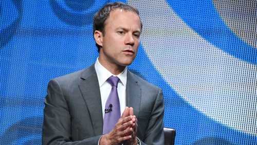 سر فصل رئيس قسم الأخبار بـ«CBS» بعد ساعات من إذاعة حوار السيسي