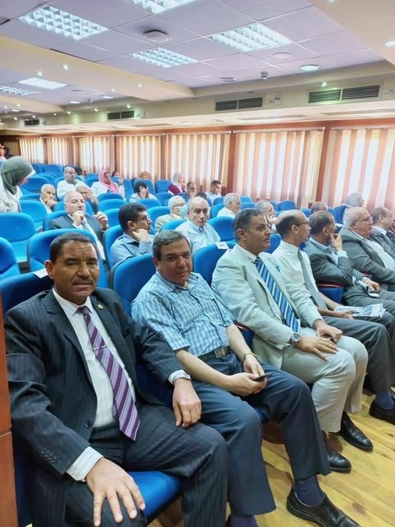 وزير التعليم العالي يستعرض تقريرًا حول مشاركة القومية للاستشعار من البُعد في ورشة عمل عن التغيرات المناخية