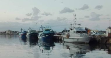 البحرية الليبية تضبط 3 جرافات صيد مصرية تحمل 63 صيادا بالسدرة دون تصريح