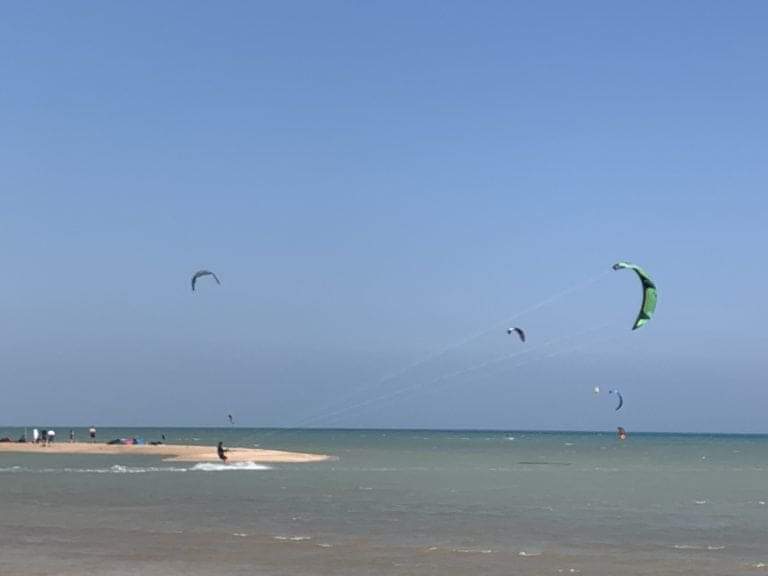 محافظة البحر الأحمر.. رياضة “الكايت سيرف” تغزو شواطئ الغردقة