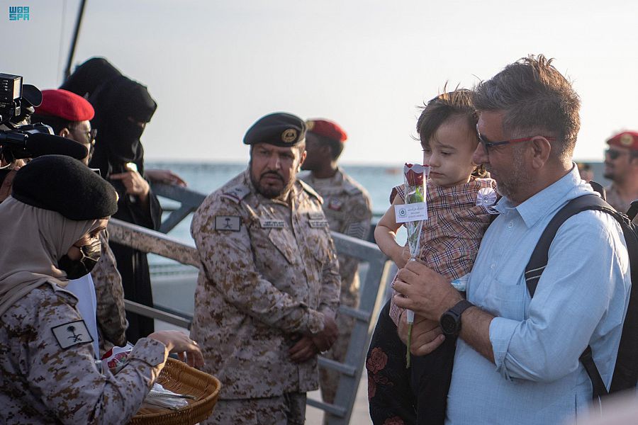 وصول 41 مواطناً و171 شخصاً من رعايا الدول الشقيقة والصديقة من السودان إلى السعودية