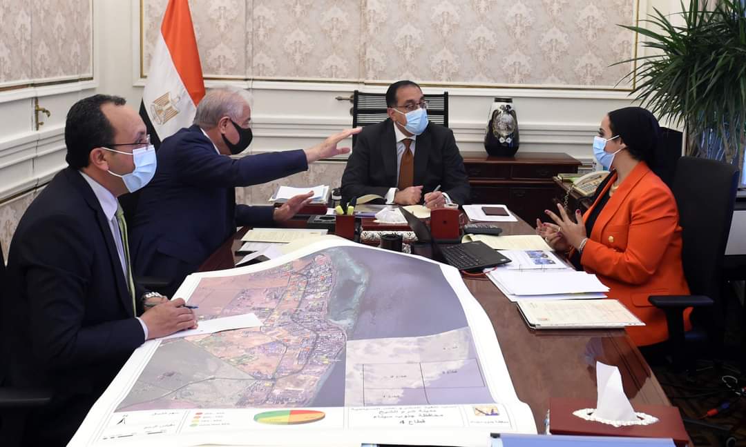 رئيس الوزراء يتابع مع محافظ جنوب سيناء استعدادات استضافة مؤتمر تغير المناخ "COP27"   