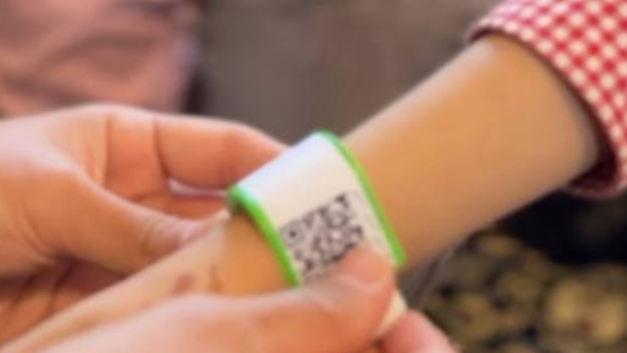 رئاسة شؤون الحرمين تُفعل مبادرة "سوار غرس العطاء" لحماية الأطفال في المسجد الحرام