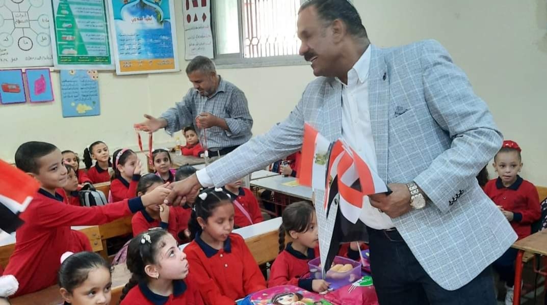 ا لديب لمديرى الإدارات التعليمية عدم الجلوس في المكاتب ومتابعة المدارس والتأكد من جاهزيتها 