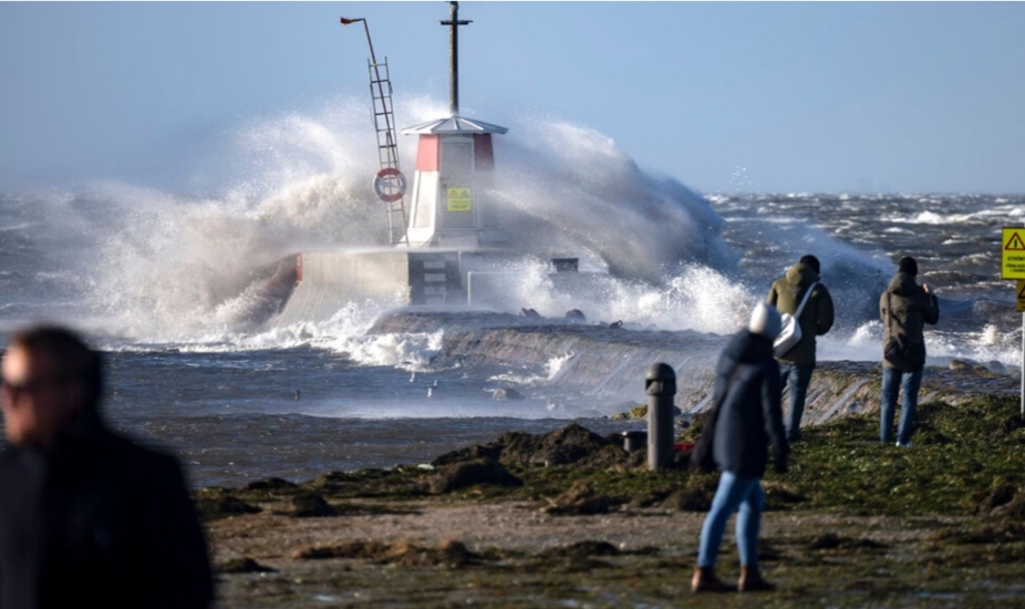 العاصفة مالك ...تجتاح شمال أورباو تتسبب في خسائر بالارواح والمنازل وانقطاع الكهرباء وقطع الطرق