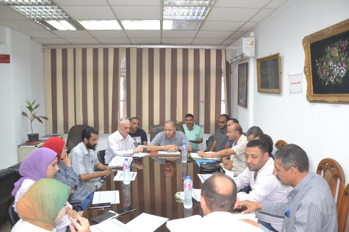 السكرتير المساعد يعقد اجتماعاً لتقنين أراضي أملاك الدولة والعقود الجاهزة بالوحدات المحلية بمحافظة البحيرة 