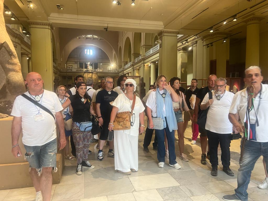 على هامش زيارة نقاط العائلة المقدسة ..الوفد الإيطالي يزور الأهرامات والمتحف المصري