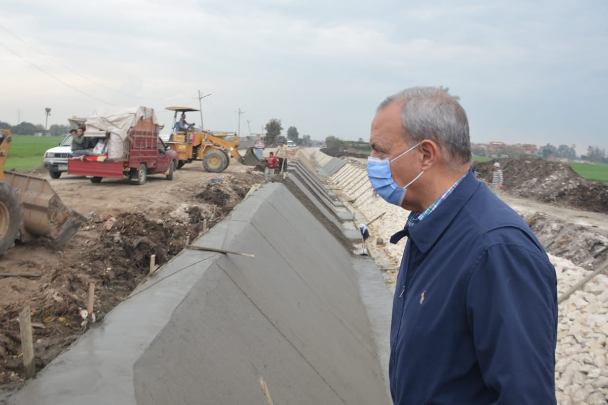 محافظ القليوبية يتفقد أعمال تبطين ترعة علوة الرجلة بميت كنانة بطوخ 