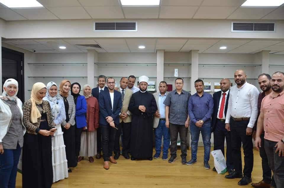 الأزهري خلال لقائه بصحفيِّي الملف الديني: مفتاح نجاح العالِم صناعة الثقة؛ حتى يكون مؤثرًا في الناس بعيدًا عن شيوخ التريند والدم