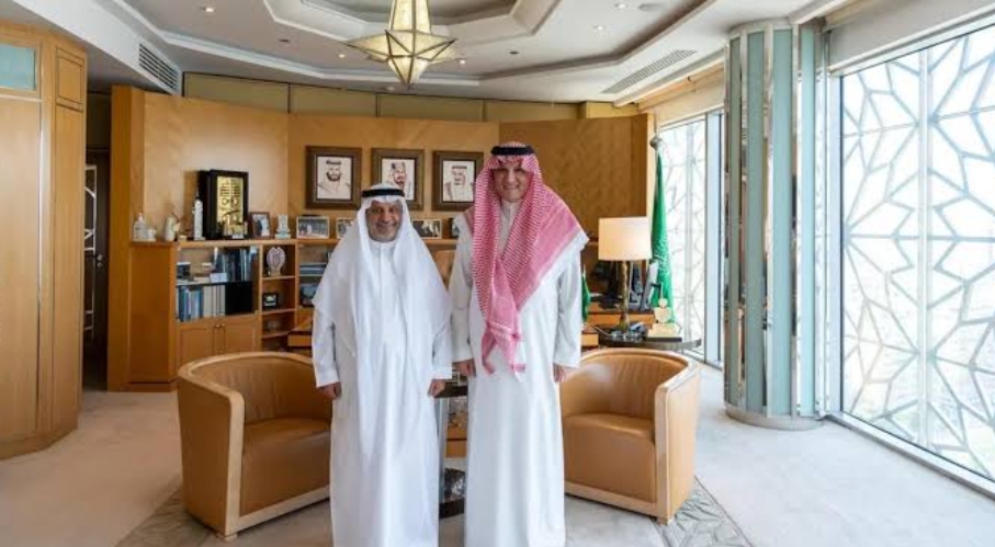 سفير المملكة بالقاهرة يستقبل رئيس الهيئة العامة للمساحة والمعلومات الجيومكانية السعودي