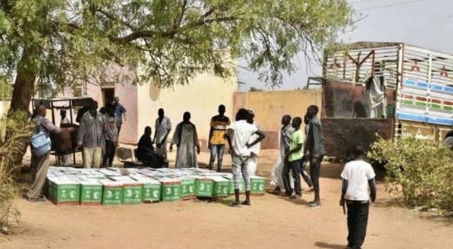 مركز الملك سلمان للإغاثة يواصل توزيع كميات من السلال الغذائية بجمهورية السودان