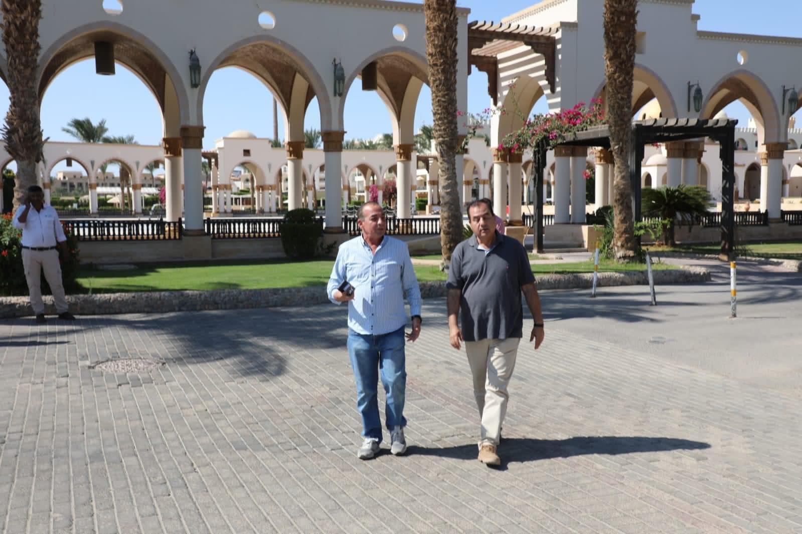 سكرتير مساعد البحر الأحمر يتابع الاستعدادات لبطولة «Iron Man» في الغردقة