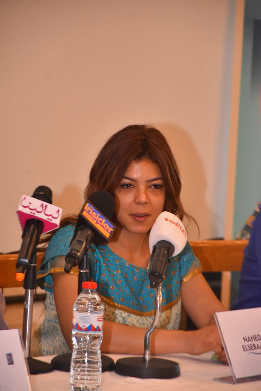 ناهد السباعي وكمال رمزي يوقعا كتاب" عشر نساء في واحده" في الأقصر الافريقي 