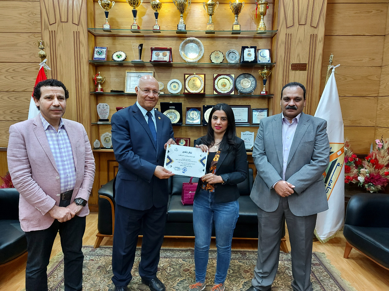 رئيس جامعة بنها يكرم الدكتورة سارة عبد ربه لحصولها على جائزة «إينسو أوردز»، الهندية للأبحاث المبتكرة في مجالات الهندسة والعلوم والطب