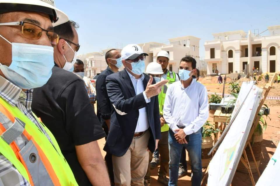 وزير الإسكان يتجول بقطاعات مشروع الحدائق المركزية "كابيتال بارك" بالعاصمة الإدارية الجديدة لمتابعة سير العمل والموقف التنفيذي