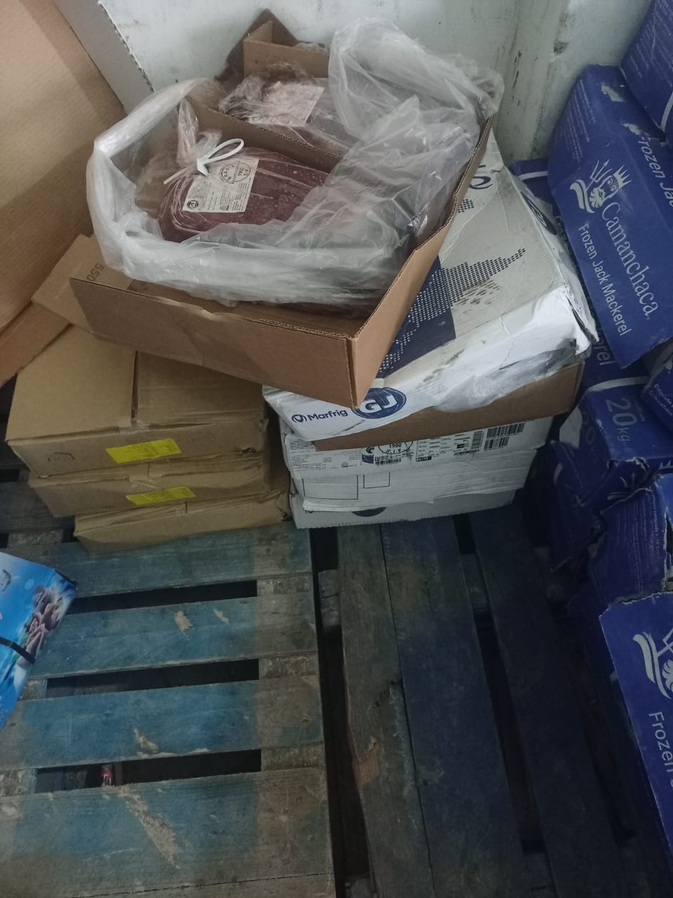 ضبط طن ونصف مخصبات زراعية و 200قرص جبنة رومى و 160كجم كبدة مجمدة بالبحيرة