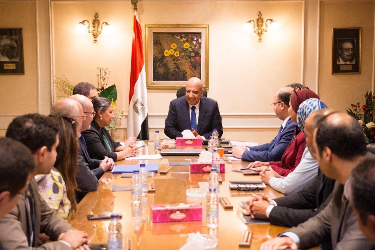 وزير قطاع الأعمال العام محمود عصمت خلال اجتماعه بقيادات الوزارة:     أتوجه بالشكر للقيادة السياسية على ثقتها الغالية في تكليفي بالوزارة