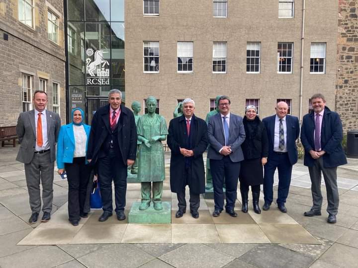 التعليم العالي يبحث مع رئيس الكلية الملكية للجراحين بأدنبرة وضع خطة تنفيذية لإنشاء فرع للكلية الملكية بالعاصمة الإدارية الجديدة 