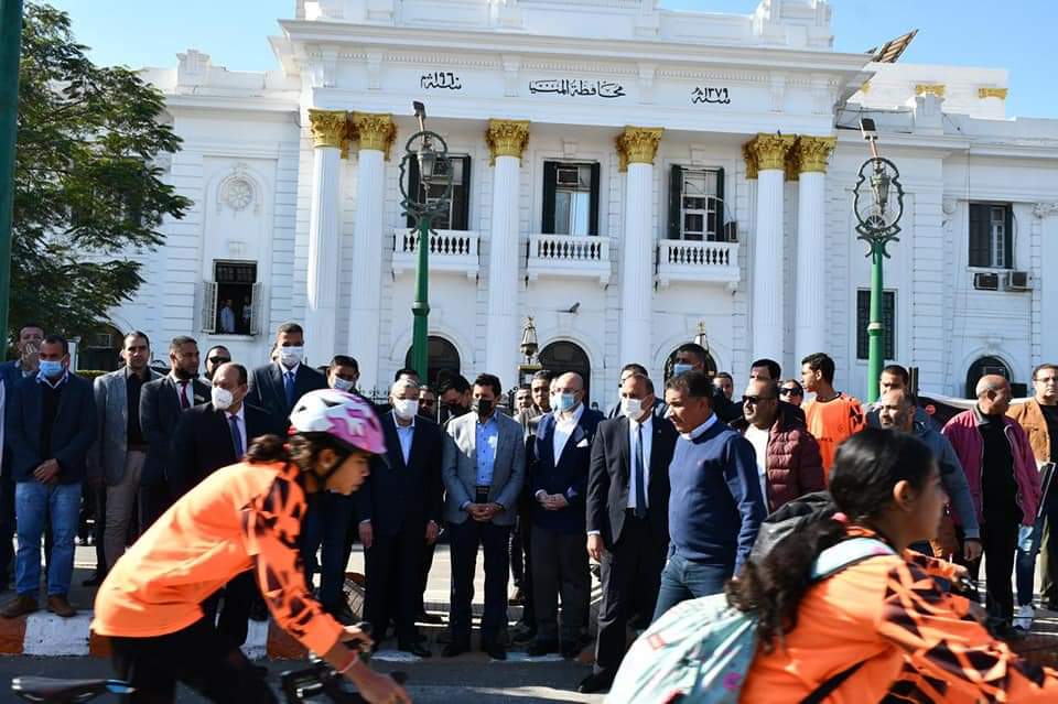 وزير الرياضة يطلق شارة بدء ماراثون للدراجات والمشي بالمنيا