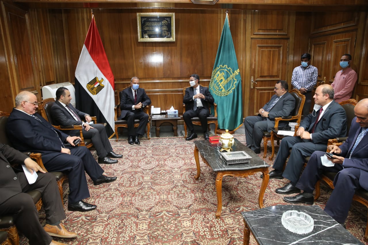 محافظ القليوبية ورئيس البريد ورئيس لجنة الاتصالات بمجلس النواب يفتتحون ثلاثةَ مكاتب بريد بمركز طوخ بعد تطويرها وتزويدها بأحدث الأنظمة والحلول التكنولوجية.