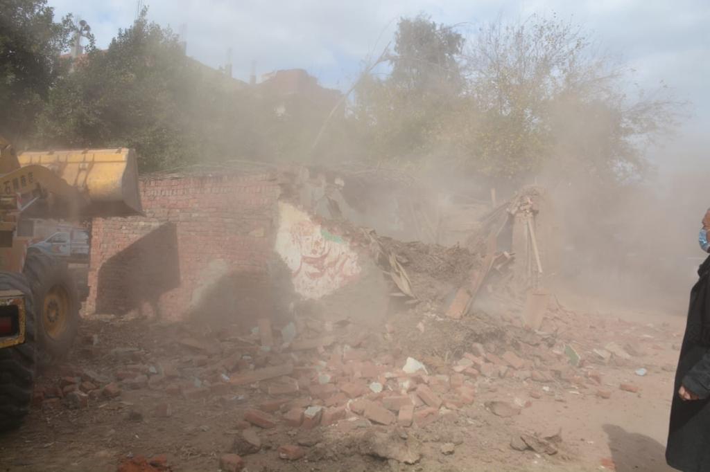 مع انطلاق المرحلة الاولي من الموجه 19 لازالة التعديات على املاك الدولة.... محافظ القليوبية : ازالة 43 حالة تعديات على النيل والري والصرف والزراعة بمركز ومدينة بنها