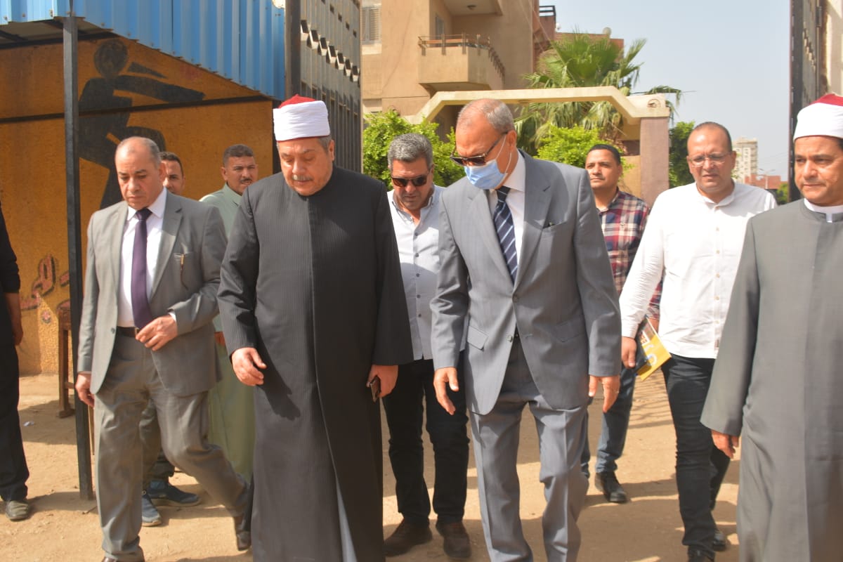 محافظ القليوبية يتفقد لجان الثانوية الازهرية للاطمئنان علي الطلاب وسير الامتحانات ويؤكد علي تهيئة الجو للطلاب