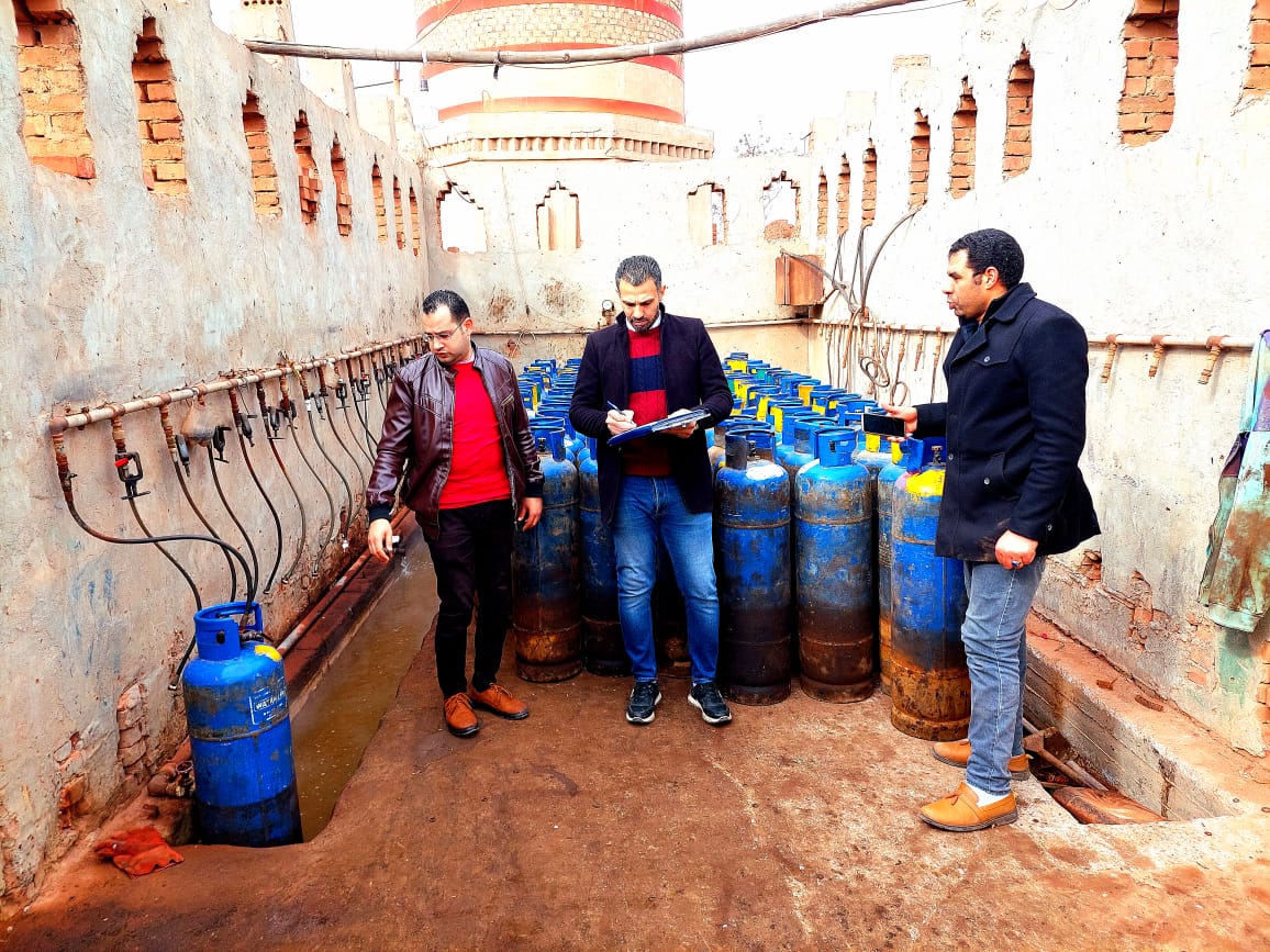 ضبط 150 أسطوانات غاز داخل مصنع طوب بكوم حمادة 
