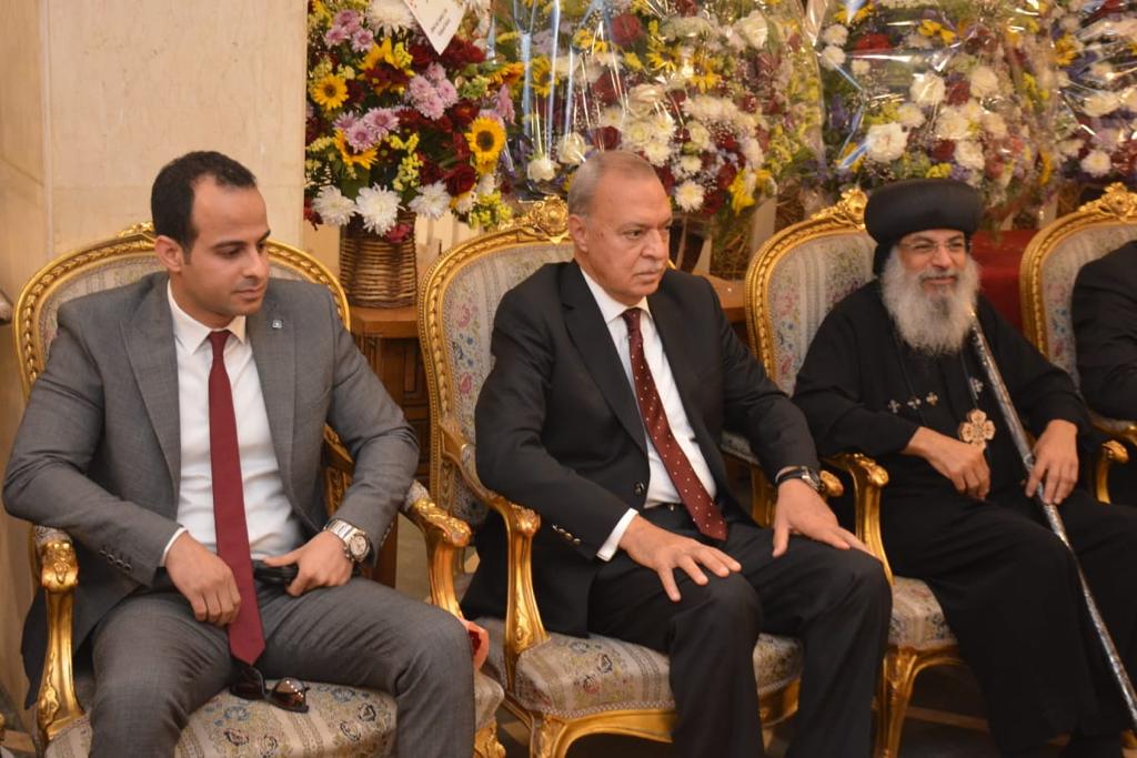 محافظ القليوبية يقدم التهاني للاخوة الاقباط بمناسبة عيد القيامة المجيد بمطرانية بنها