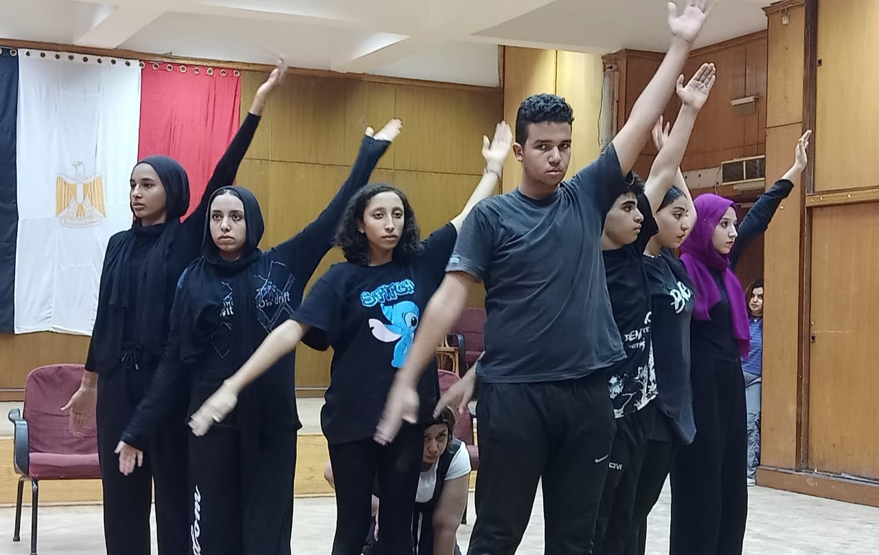 قصور الثقافة تواصل مشاهدات نوادي المسرح بالجيزة استعدادا للموسم الجديد 