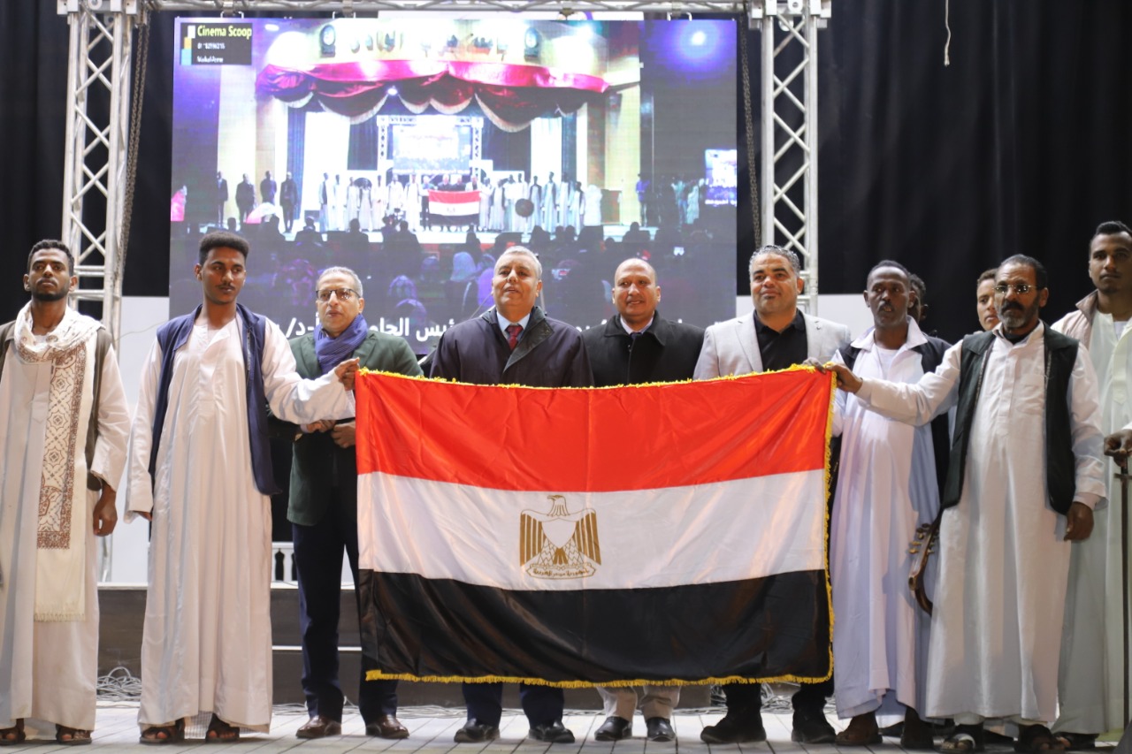 صور: طلاب حلايب وشلاتين يشاركون فى عرض فنى يعبر عن فلكلورو عادات وتقاليد القبائل فى جنوب البحر الاحمر