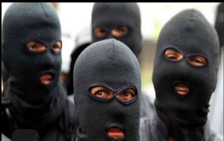 ٤بلطجية سرقوا وقتلوا" مسنة" وأحرقوا جثتها